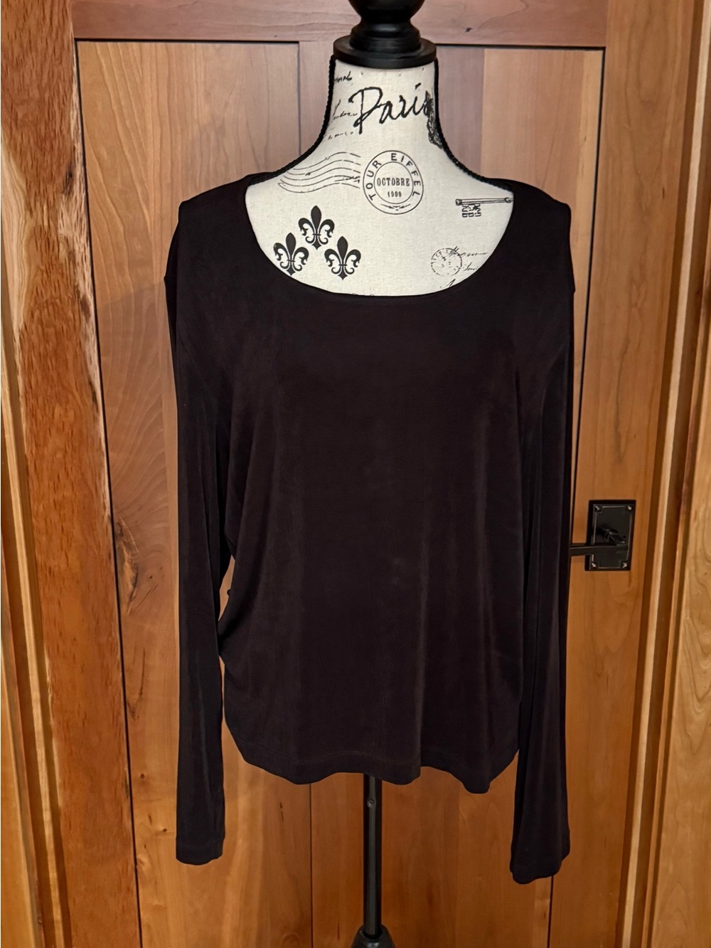 Chico’s Travelers Long Sleeve Scoop Neck Top